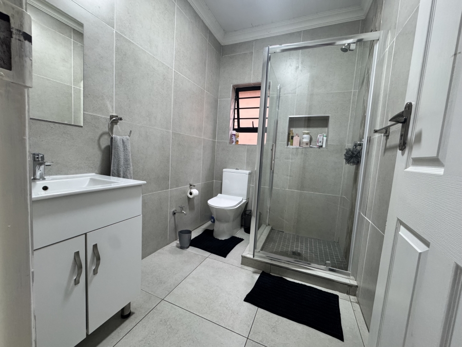 To Let 2 Bedroom Property for Rent in Flamwood North West